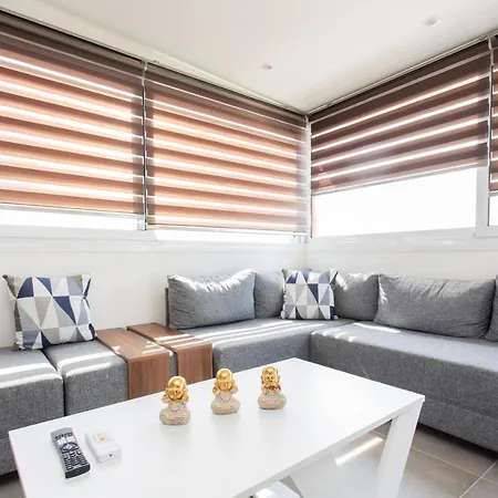 Apartment Suggrou Terrace #8 *