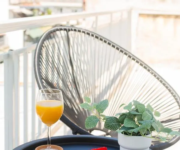 Suggrou Terrace #8 *